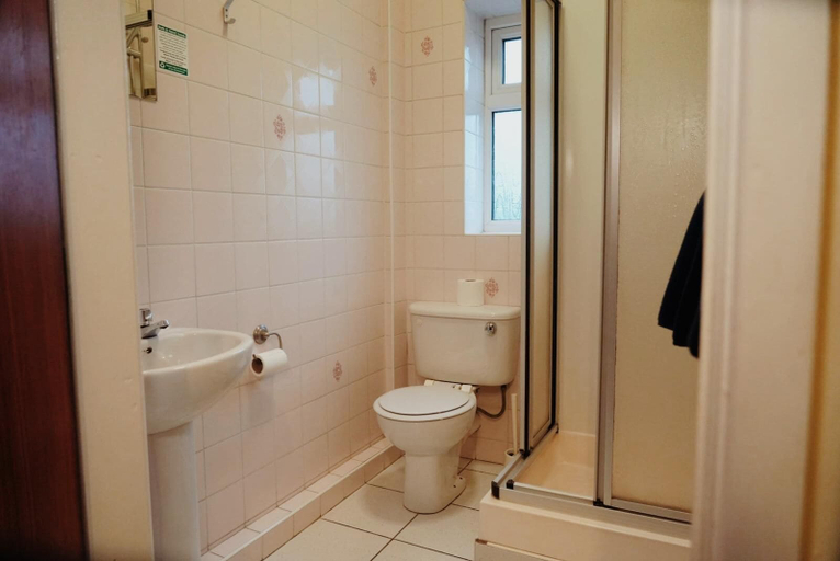 Bathroom 4, The Waverley Hotel, Cheshire East