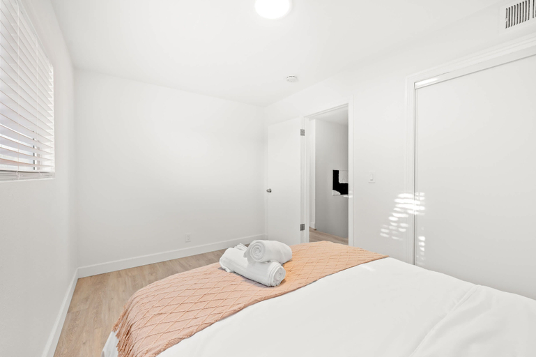 Room 3, 734 Glendora in Glendora, Los Angeles