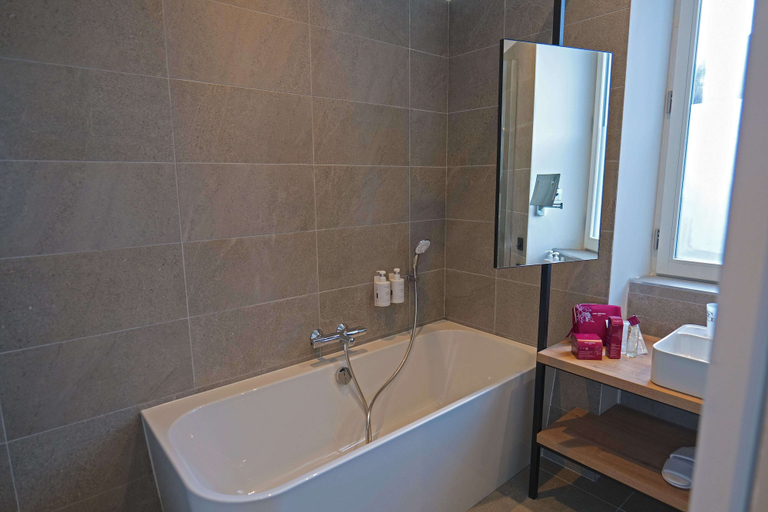 Bathroom 5, Garrigae Caserne de Briançon & Spa - les Cinq Mondes, Hautes-Alpes