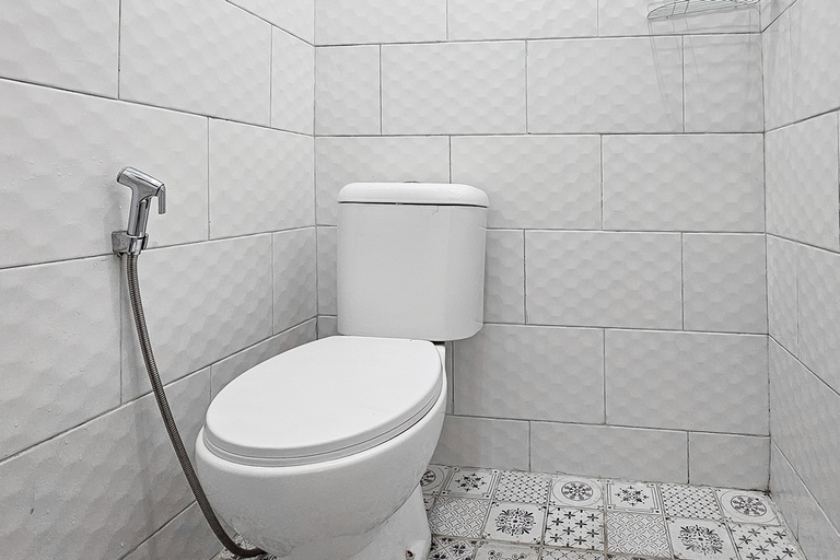 Bathroom 4, Urbanview Orchid Guest House Ciater, Subang