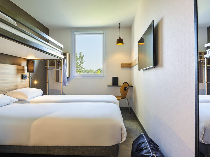 Bedroom 3, greet Paris Porte de la Chapelle-Aréna, Paris
