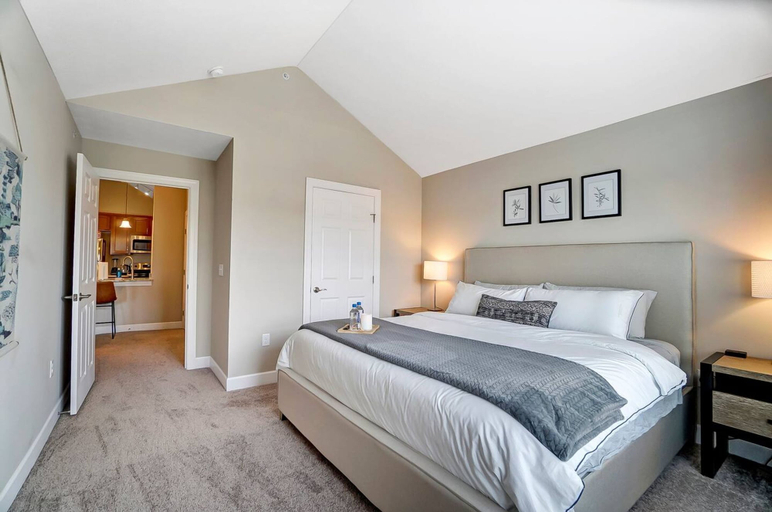 Room 3, King Bed Top Floor Washer Dryer Balcony Wifi, Delaware