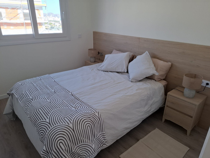 Room 4, Residencial Breeze 1A by Bookaparadise, Alicante