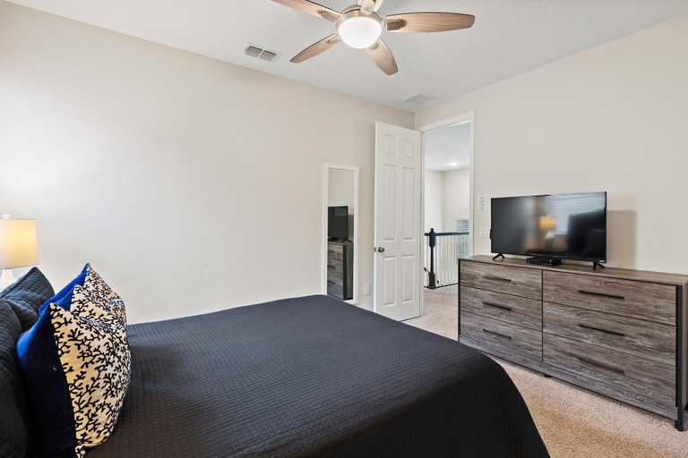 Room 3, Solara Resort 6 Bedroom Private Pool Home 6 Home, Osceola