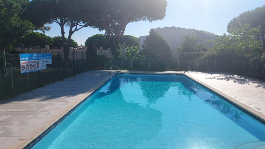 Others 3, Apartment in Le Grau-du-roi With Pool, Gard
