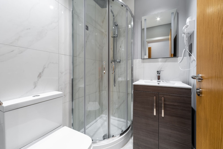 Bathroom 3, Gainsborough Hotel, London