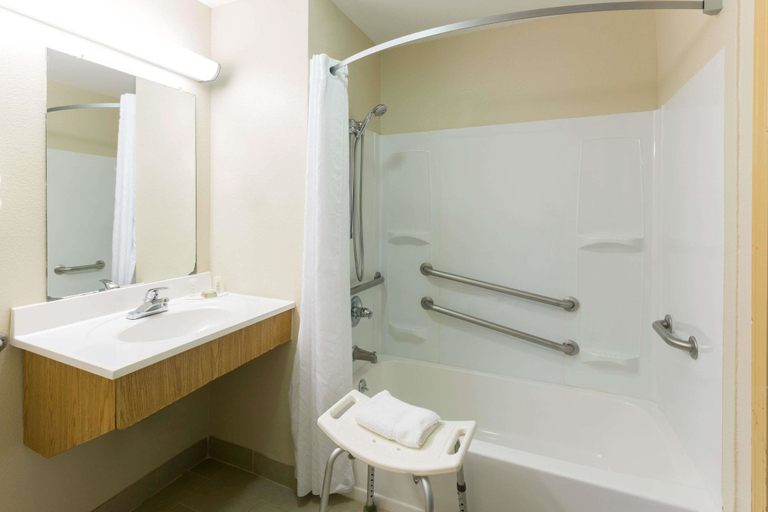 Bathroom 4, Super 8 by Wyndham Radcliff Ft. Knox Area, Hardin