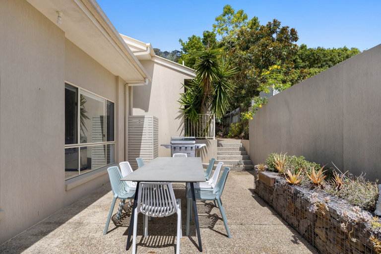 Outdoor dining, Spacious 4-bed Family Retreat With Pool, Maroochy - Coastal North