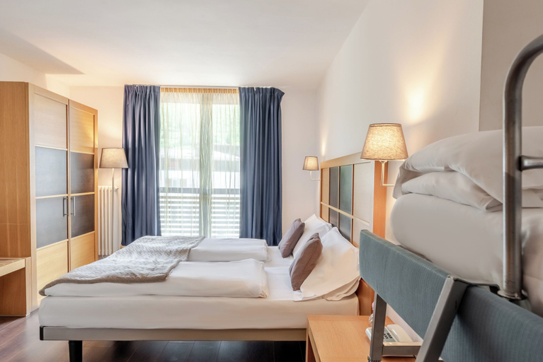 Bedroom 3, Dolomiti Chalet Hotel, Trento