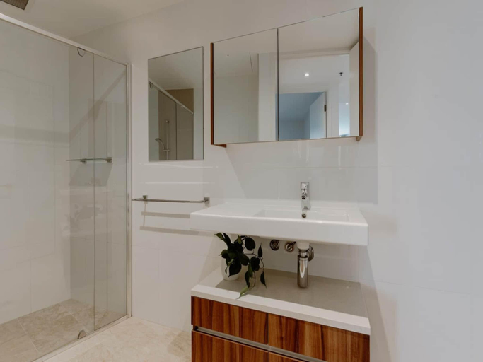 Bathroom, Center 1-Bed with Gym, BBQ and Stunning Views, Canberra