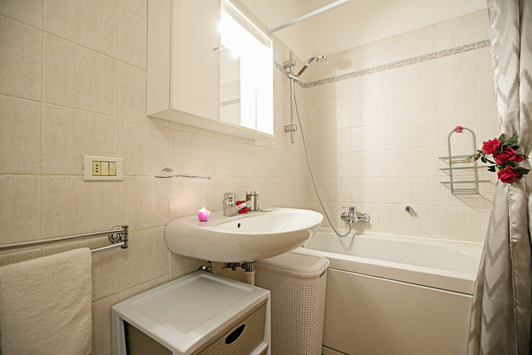 Bathroom 2, Appartamento Centro Storico Riva, Trento