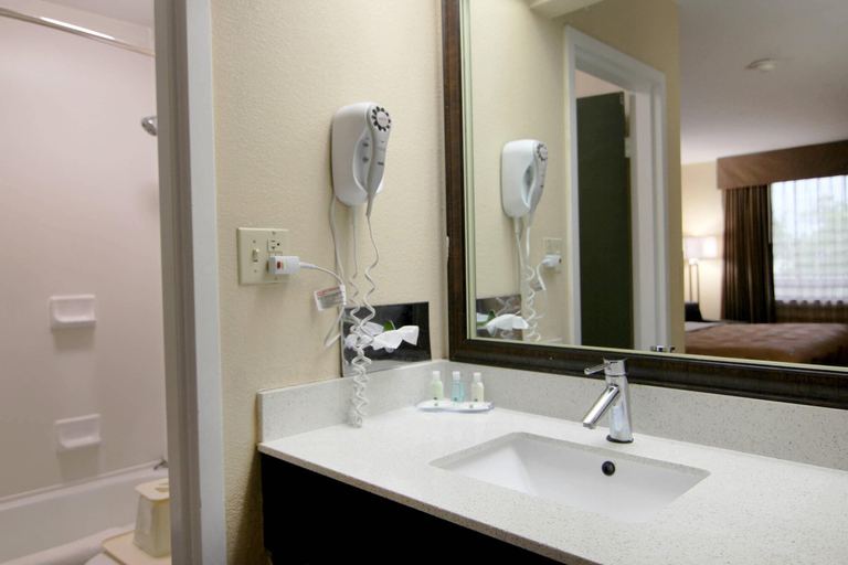 Bathroom 4, Quality Inn & Suites Franklin, Franklin