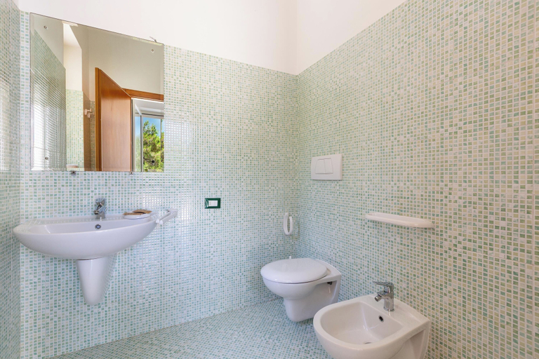 Bathroom 4, Villa Merienne, Lecce