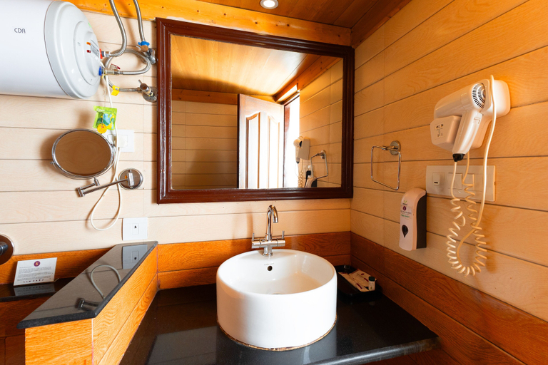 Bathroom 4, Sumitel Hotel 500 meters from Mall Road, Darjiling