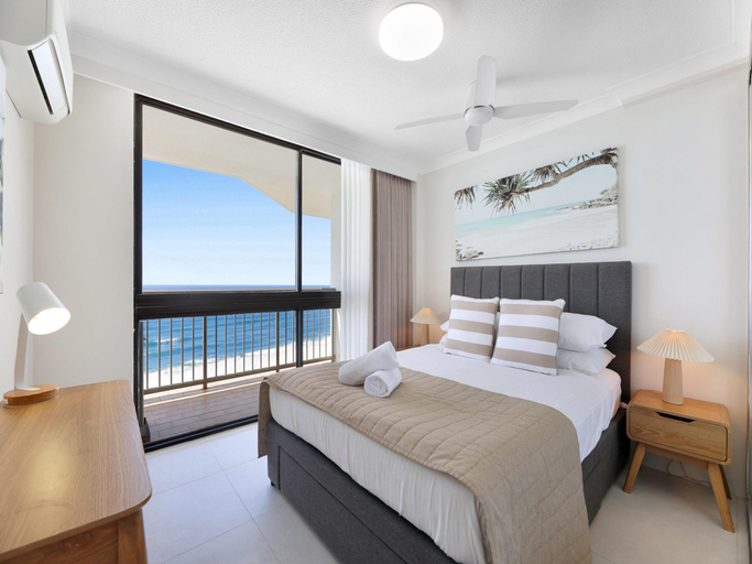 2, Beachfront Stylish Apartment with Ocean Views, Gold Coast