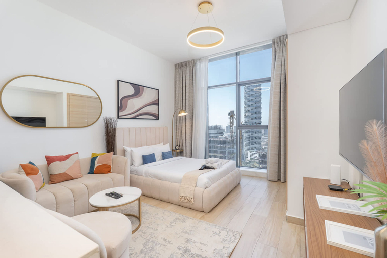 Room 2, Stunning Studio in Regina Tower With Five Hotel View, Dubai