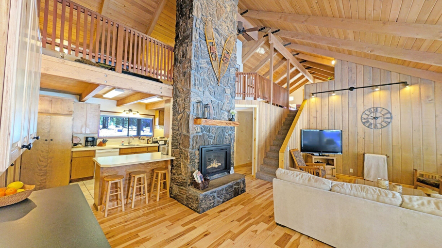 Primary image, Pine Needle 2 4 Bedroom Condo, Deschutes