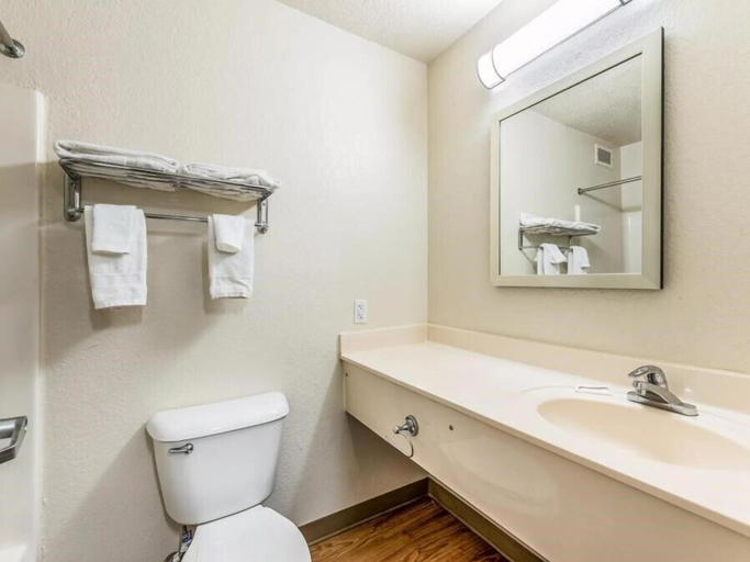 Bathroom 3, Hotel Cincinnati - Sharonville, Hamilton