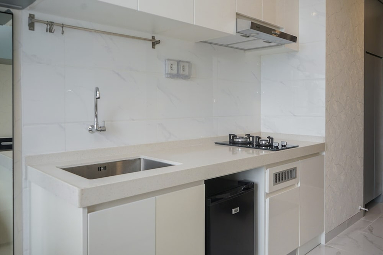 In-Room Kitchen 2, Stunning Studio Apartment at Sky House BSD, South Tangerang
