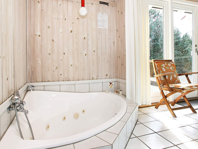 Bathroom 3, 8 Person Holiday Home in Laeso, Læsø