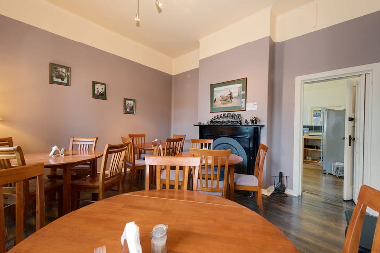 Food & Drinks, Edinburgh Gallery Bed & Breakfast, Hobart