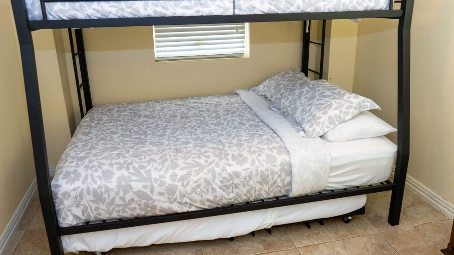 Bedroom 2, Pompano Beachview Home 4 Bedroom Home by RedAwning, Cameron