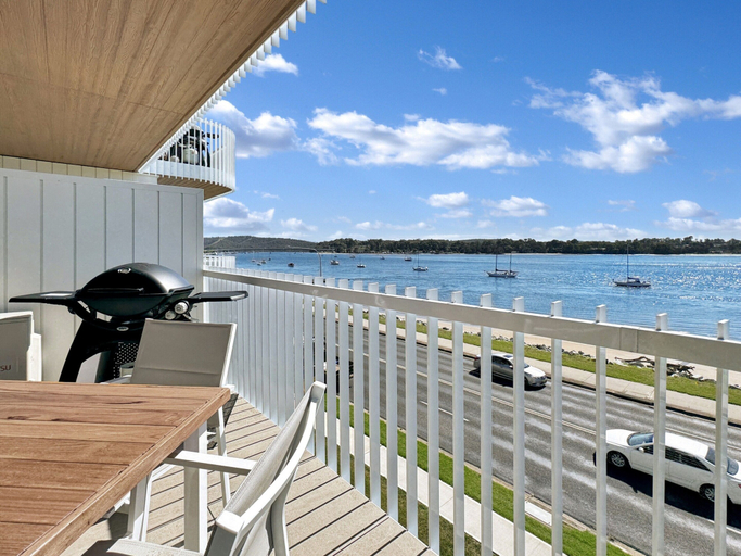 Outdoor dining 5, Modern 1-bedroom Apt With Sweeping Water Views, Eurobodalla