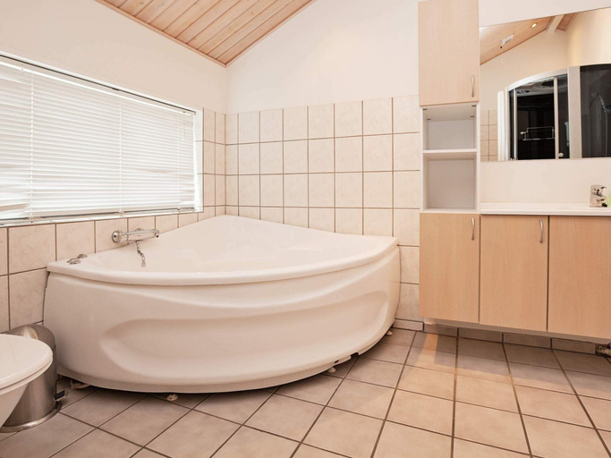 Bathroom 3, Rustic Holiday Home in Ebeltoft with Hot Tub, Syddjurs