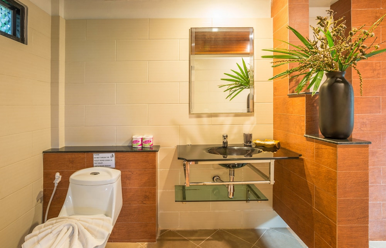 Bathroom 3, Lanta Miami Resort, Ko Lanta
