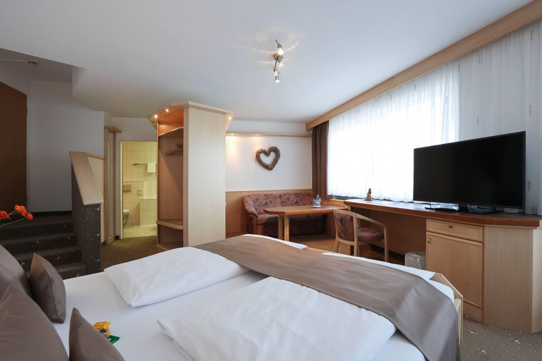 Bedroom 3, Arthotel ANA Panorama, Trademark Collection by Wyndham, Ostallgäu