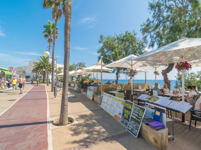 Food & Drinks 5, Ses Roques De Cala Bona - Apartment In Cala Millor, Baleares