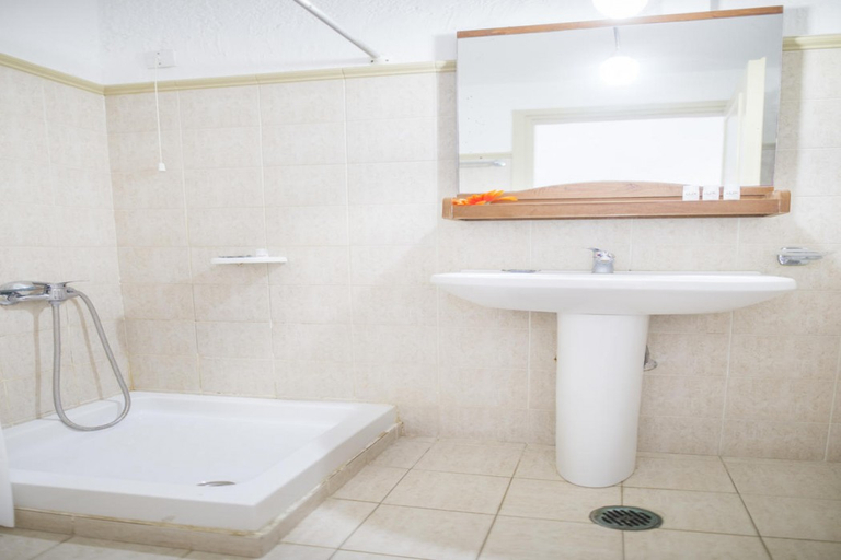 Bathroom 5, Creta Aquamarine hotel, Crete