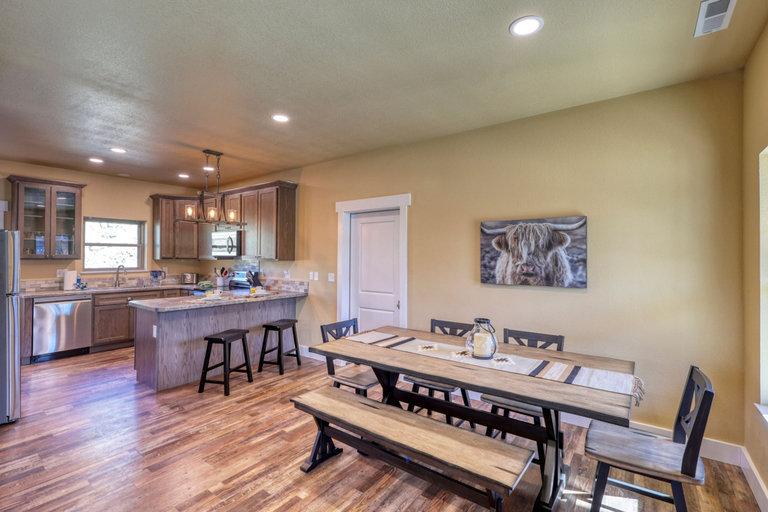 Room 3, Modern Condo Near BH Attractions-garage Parking, Pennington