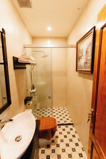Bathroom 3, 75 Garden INN, Huế