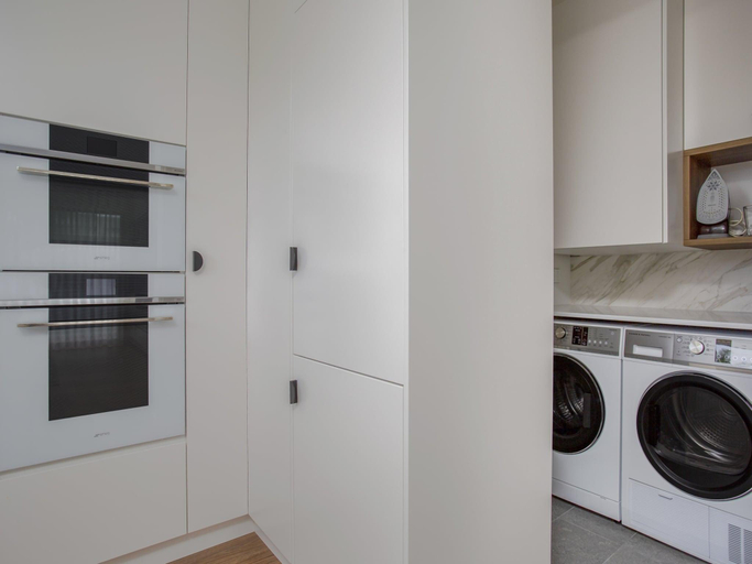 Others 5, North-East Facing Modern 2-bed Apartment, Sydney