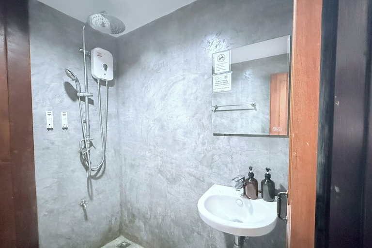 Bathroom 3, Stay Here Hostel, Muang Chiang Mai