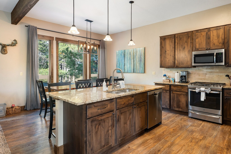 Private kitchen 4, Mountain Haus 4 Bedroom Home by RedAwning, Grand