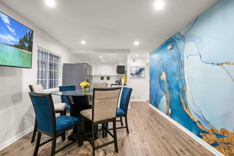 Room 3, The Avalon - Modern Colorful w Private Parking, Los Angeles