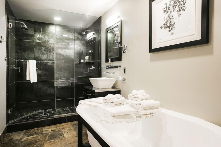 Bathroom 5, Main & SKY, Summit