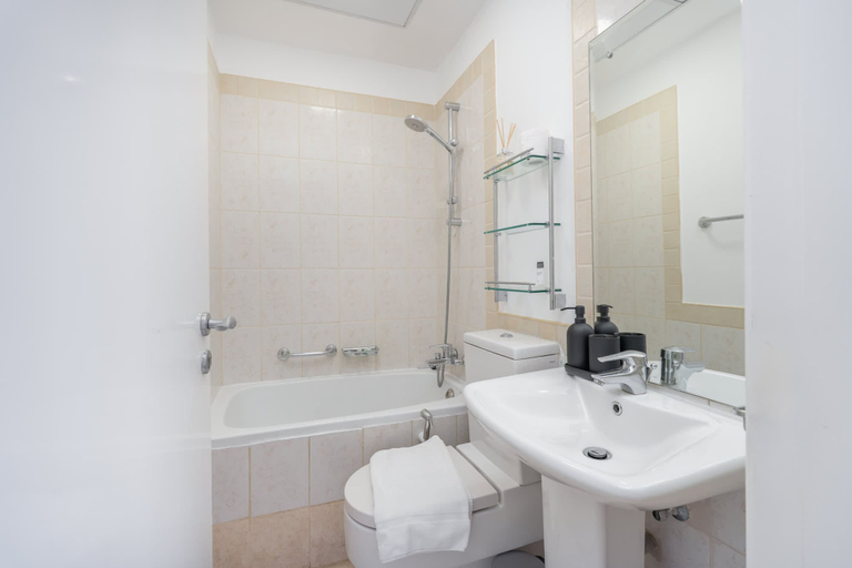 Room 2, Tranquil 3BR Villa in Springs Community - Sleeps 7, Dubai