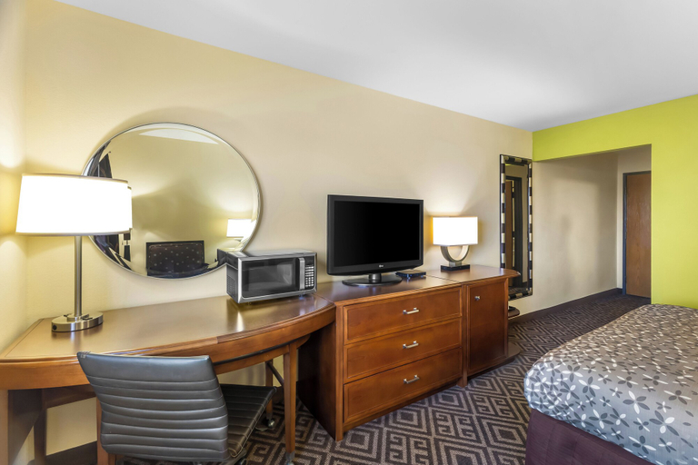 Bedroom 3, Travel Inn & Suites - Sikeston/Miner (i-55 Exit-67), Scott