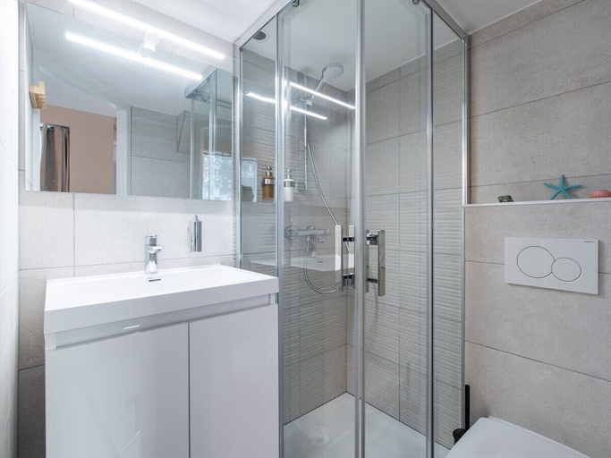 Bathroom 3, Good Night Inn Lyon, Rhône