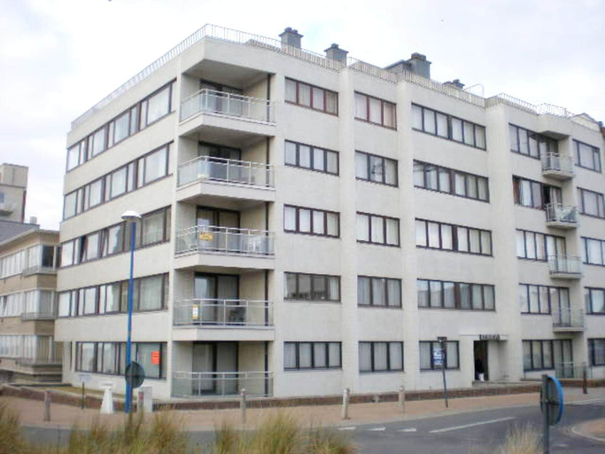 Exterior 3, Well-kept Corner Apartment in Koksijde, West-Vlaanderen