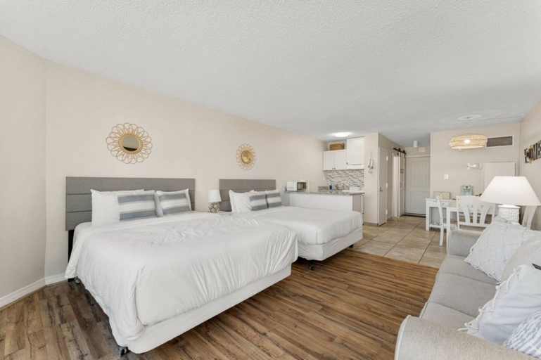 Room 5, Top of the Gulf 508 - Beach Front Resort With View, Bay