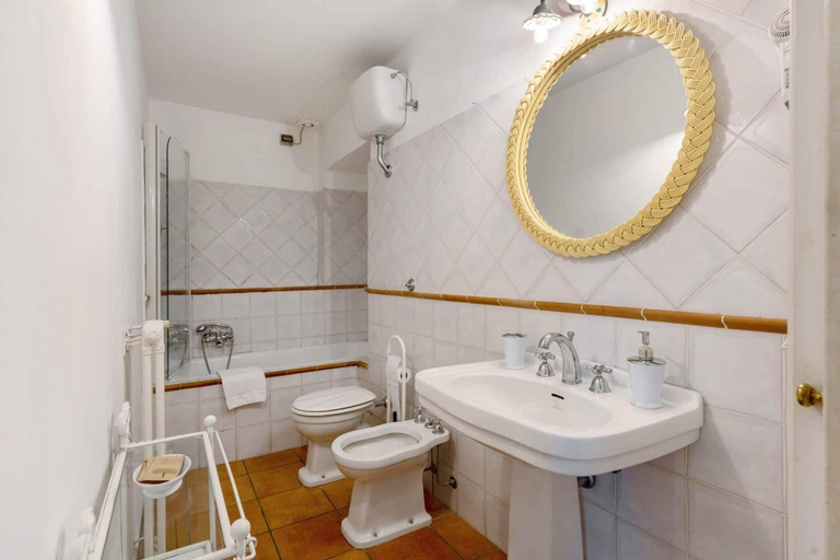 Bathroom 2, BARONE ANTONIO NEGRI FARMHOUSE, Salerno