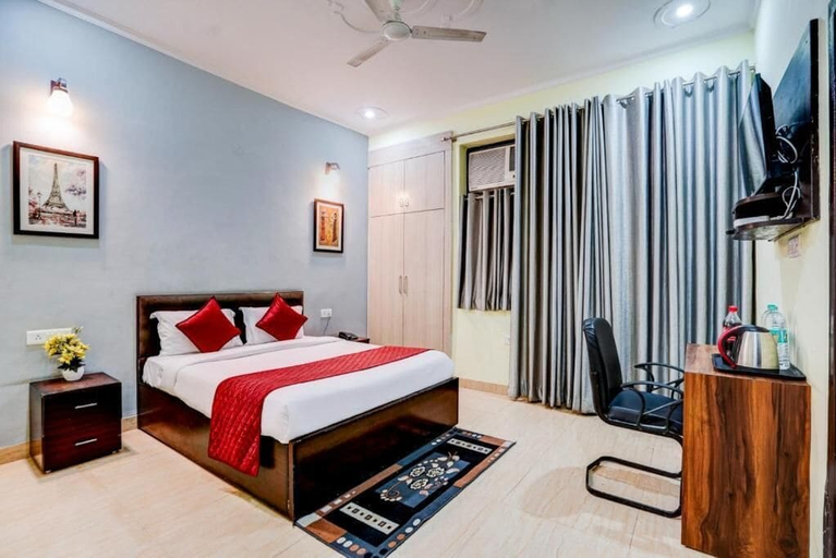 Room 2, Hotel maayra inn, Gautam Buddha Nagar