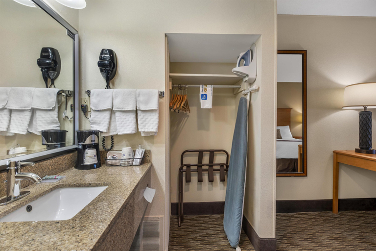 Bathroom 4, Best Western Winchester Hotel, Clark