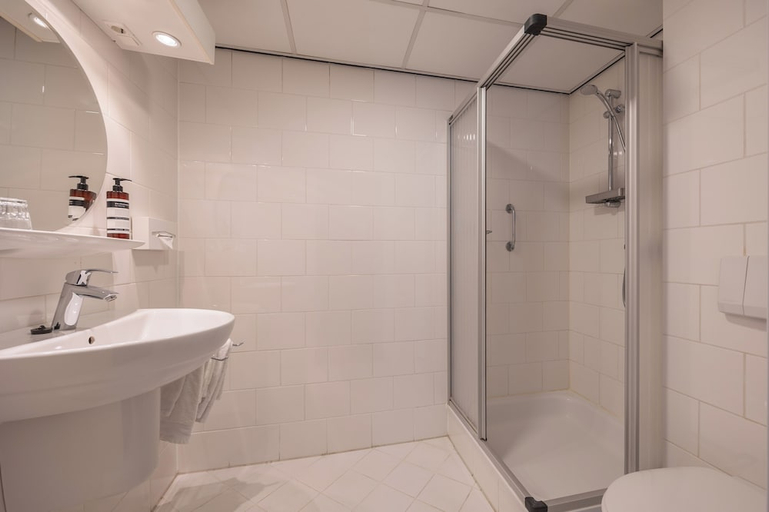 Bathroom 3, Amrâth Hotel Media Park Hilversum, Hilversum