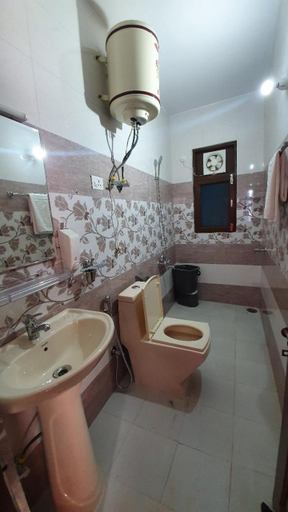 Bathroom 3, Mountain and Peace, Shimla