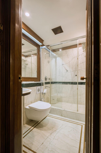 Bathroom 3, Hotel Kwality Regency, Chandigarh